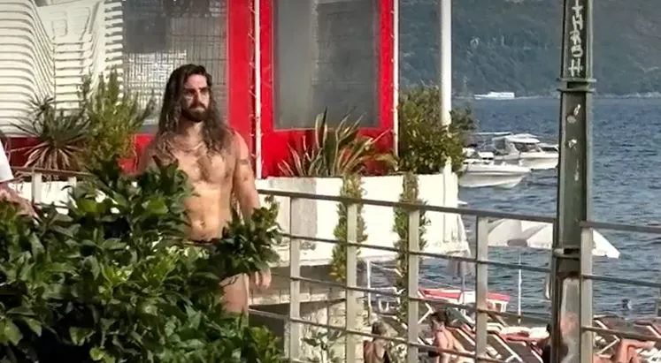 Pevač sleteo sa puta, pa se zaglavio u nedođiji: "Ovo samo meni može da se desi" VIDEO 8 image 20 11