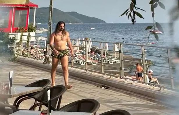 Pevač sleteo sa puta, pa se zaglavio u nedođiji: "Ovo samo meni može da se desi" VIDEO 9 image 20 12