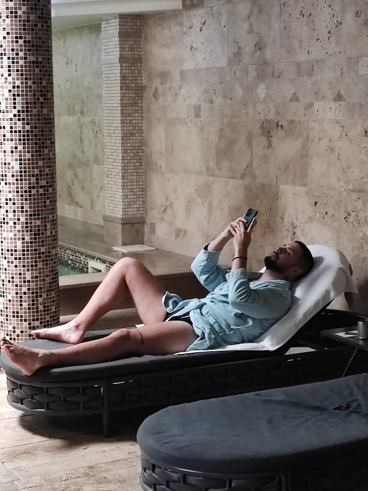 PAPARAZZO: Zvezda Granda troši i šakom i kapom, umesto u moru kupa se u đakuziju VIDEO 9 image 20 32