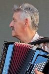 Dragan Stojković Bosanac stigao na probu u Visoko i odmah dohvatio harmoniku VIDEO 3 image 23 27