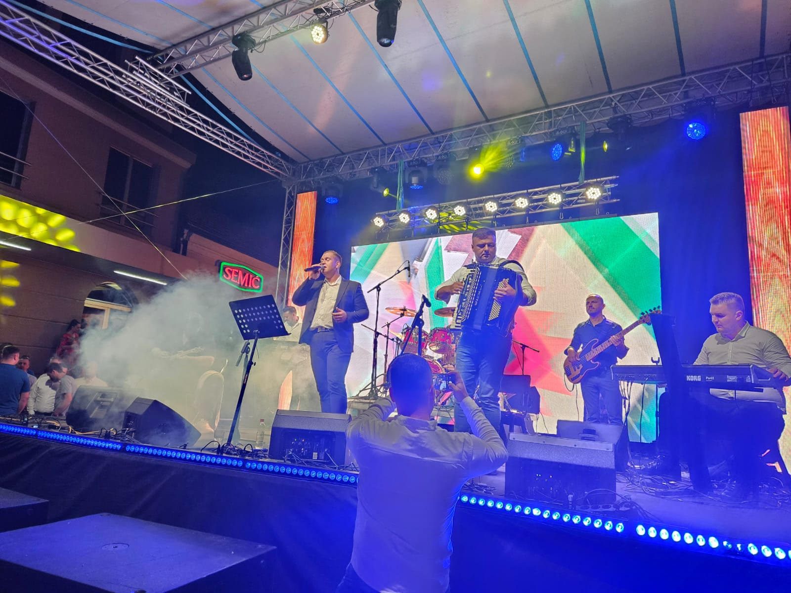 Sidik Šabanović otvorio koncert u rodnom Visokom, finalista spremio potpuni spektakl VIDEO 6 image 23 44