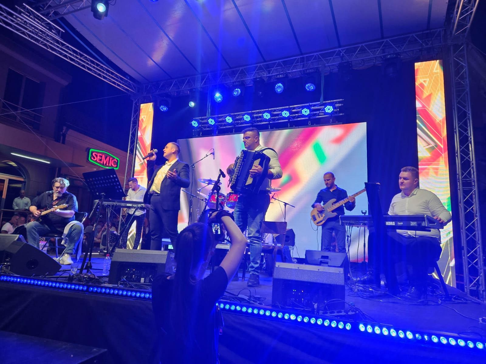 Sidik Šabanović otvorio koncert u rodnom Visokom, finalista spremio potpuni spektakl VIDEO 7 image 23 45