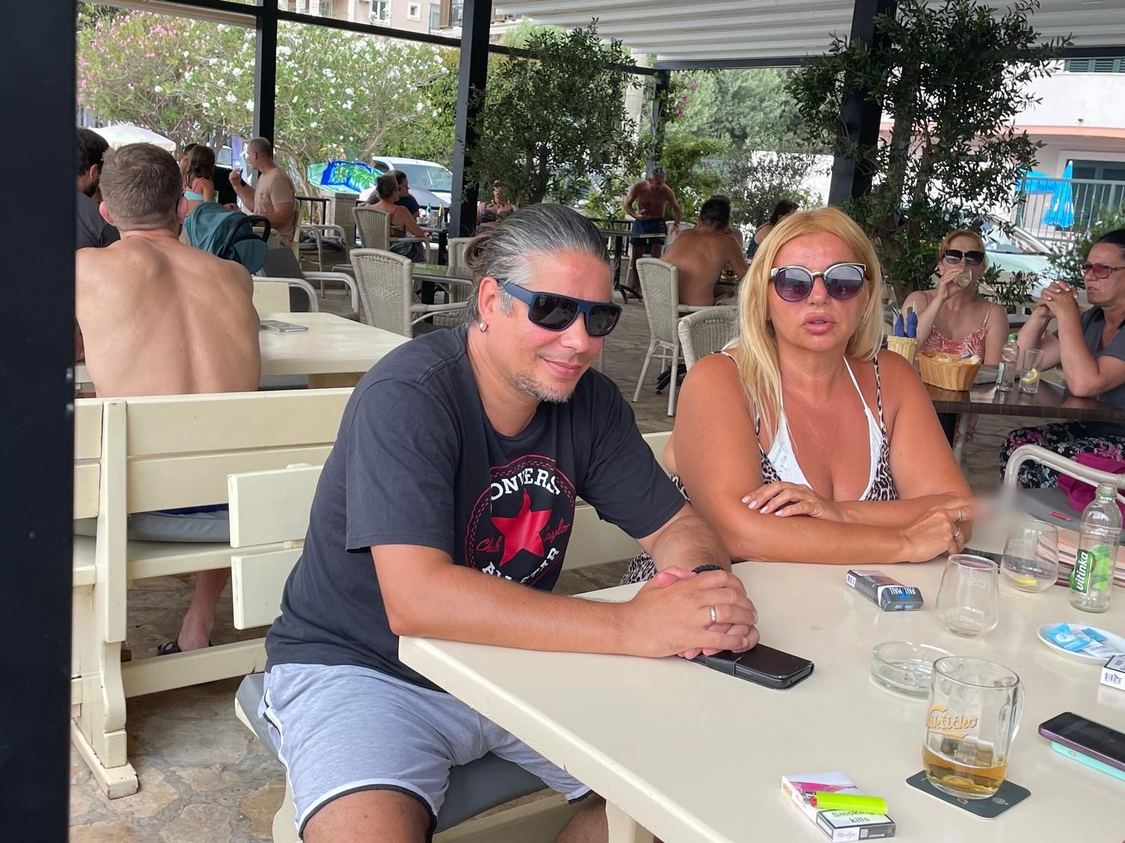 PAPARAZZO: Oliver Kostić uhvaćen sa suprugom na primorju VIDEO 7 image00005