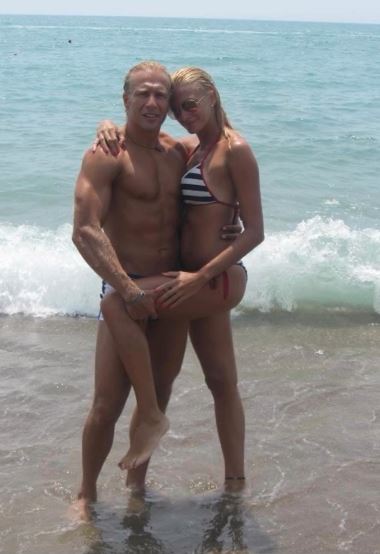 Žena Milana Kalinića grmi u kupaćem: Svi komentarišu njeno zategnuto telo u petoj deceniji FOTO 7 mk