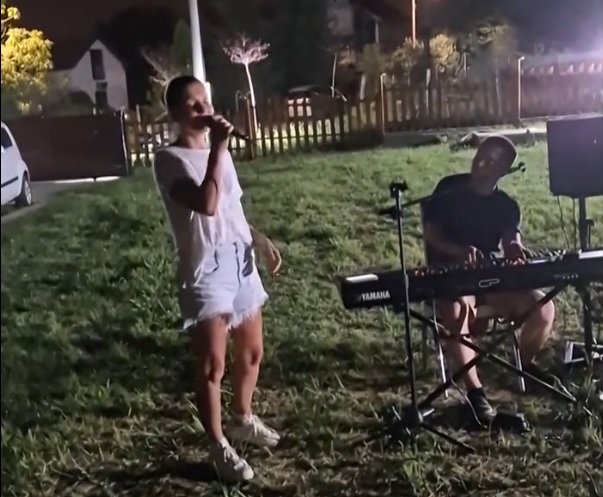 Nathalie Prijović pleni raskošnim glasom izvodeći baladu Gibonnija u krajnje opuštenom izdanju (VIDEO) 5 nathalie 1