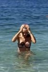 "Gde su vaše pločice?": Nikolina Perković vrelim fotografijama sa mora napravila pometnju (FOTO) 3 unnamed 70
