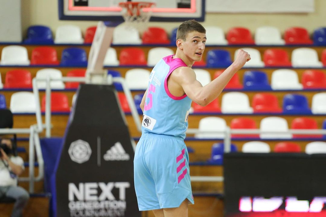 Sad se bori na Olimpijadi, a niko ne zna da krije tragičnu priču: Meštani CG progovorili o srpskom reprezentativcu 6 košarkaš nikola jović