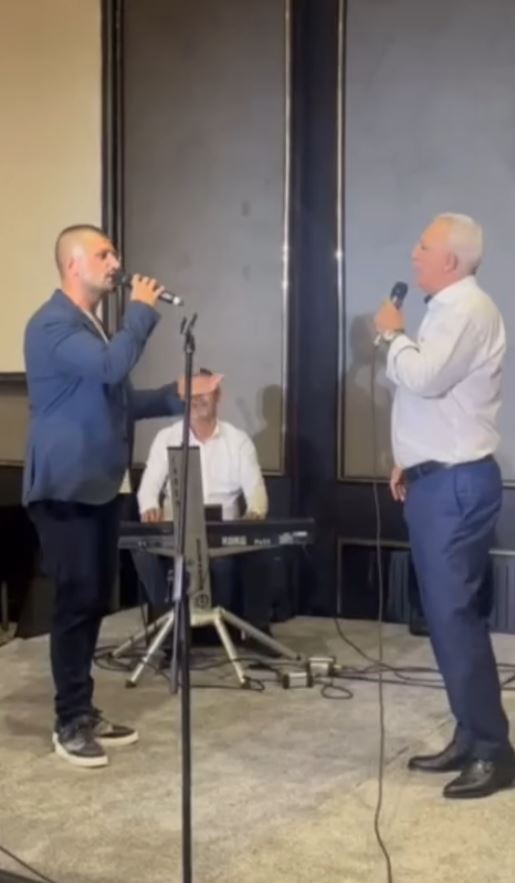 Scena za istoriju! Janko Jankov zapevao sa legendarnim bugarskim fudbalerom (VIDEO) 6 2