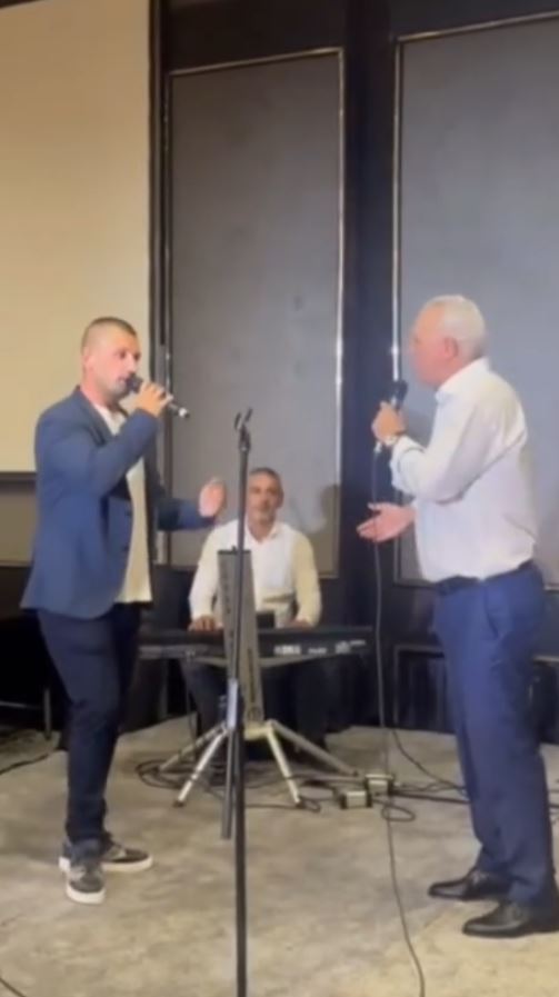 Scena za istoriju! Janko Jankov zapevao sa legendarnim bugarskim fudbalerom (VIDEO) 5 3