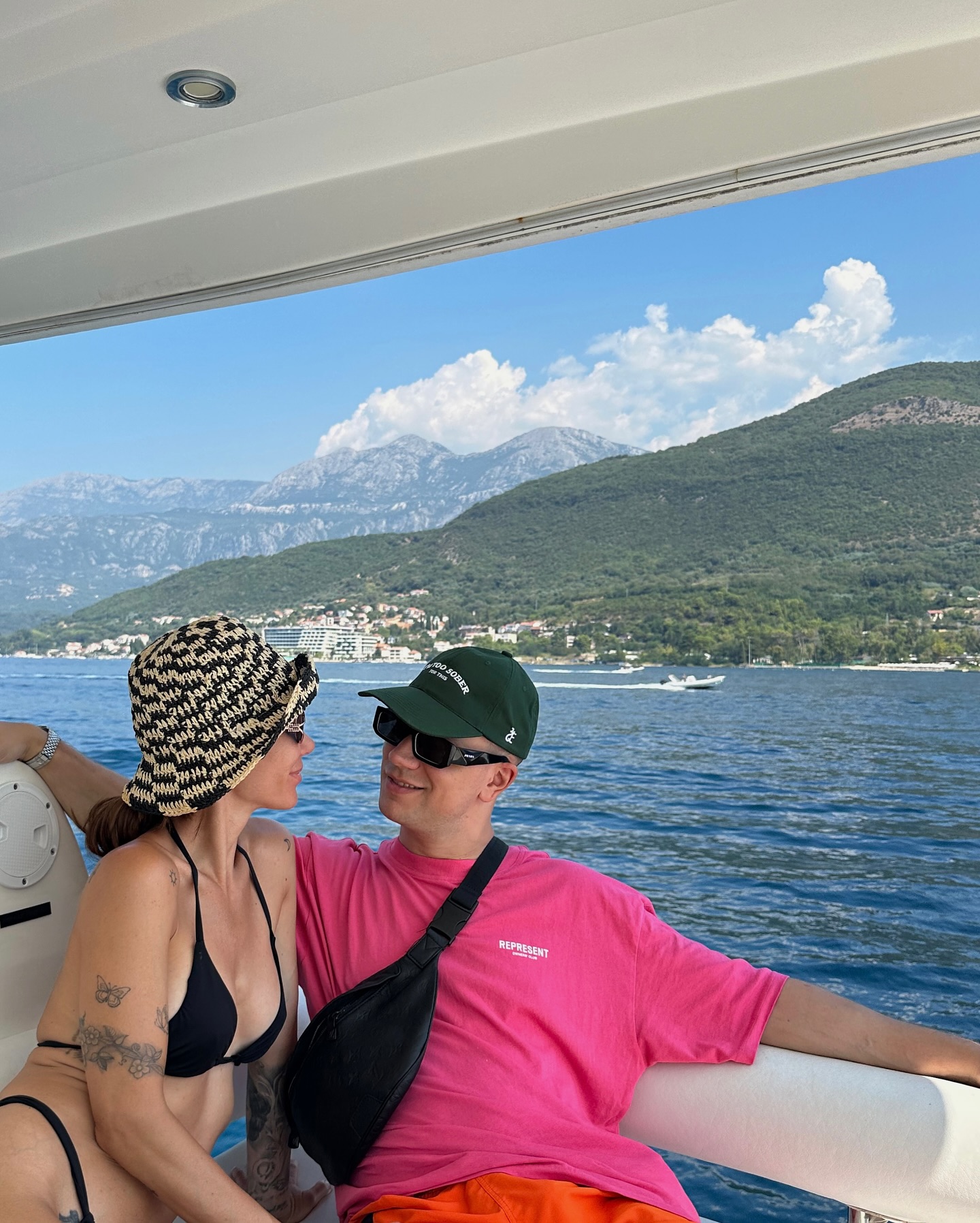Pogledi kao tinejdžeri: Nikolija i Relja se provode na jahti, ne skrivaju svoju ljubav (FOTO) 8 454617714 18447922897015077 5374068609034405324 n