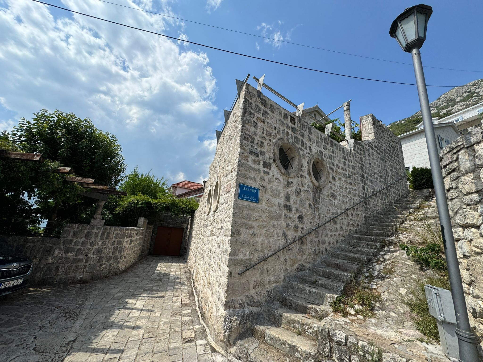 Nekada muzej, a sad kuća najpopularnijeg muzičara: Kamena vila postala atrakcija u Crnoj Gori (VIDEO) 7 vila gorana bregovića