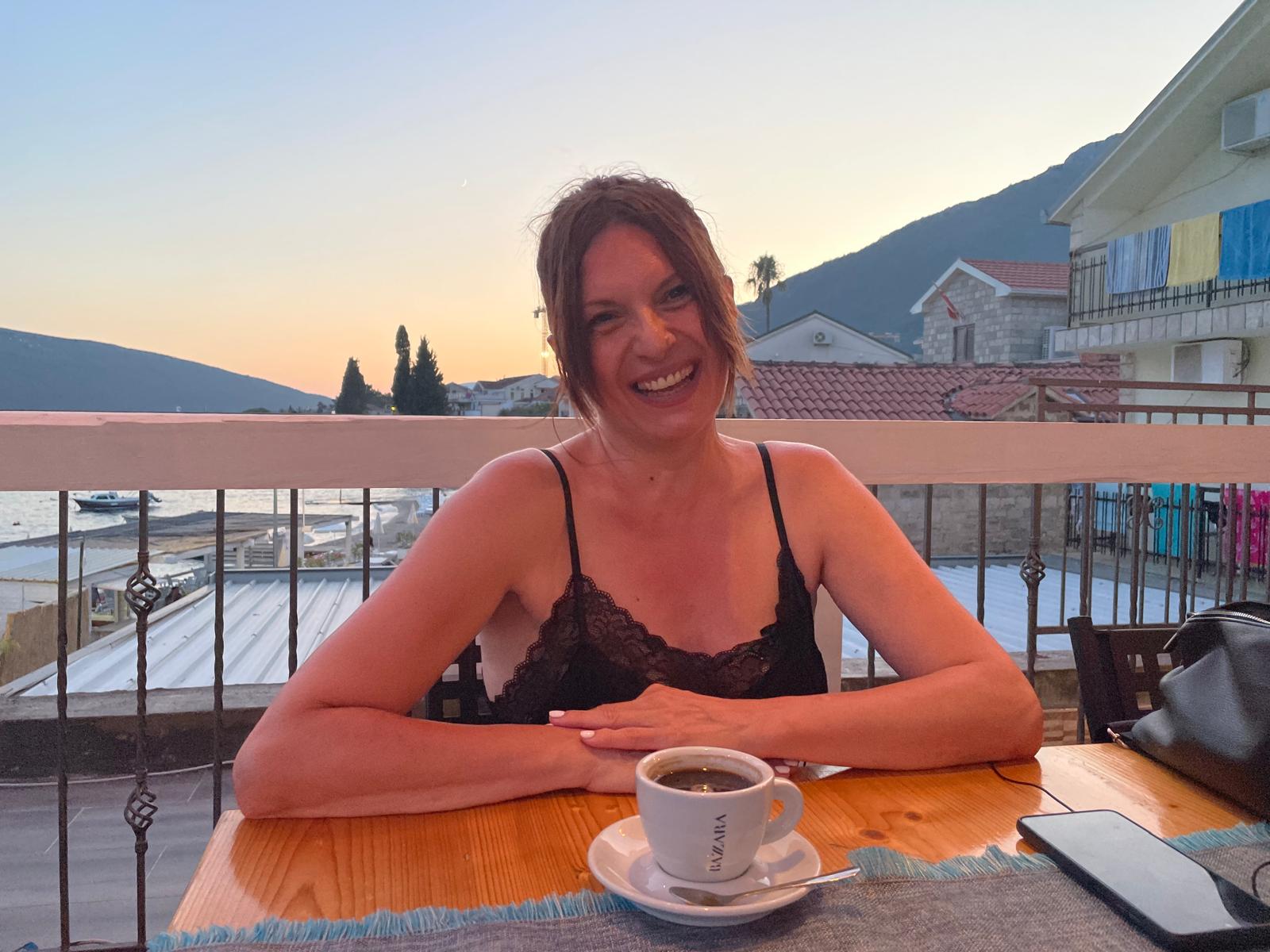 Grand na moru sa Senkom Panić, pevačica nakon razvoda ne skida osmeh: "Dešava se svašta" VIDEO 9 senka panić crna gora