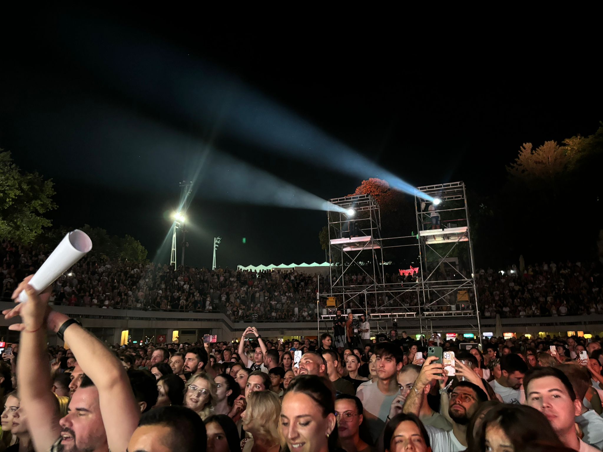 Senidah u belom započela koncert u Beogradu: "Sad ću verovatno pre svake pesme da počnem da cmizdrim" VIDEO 8 IMG 20240830 WA0021