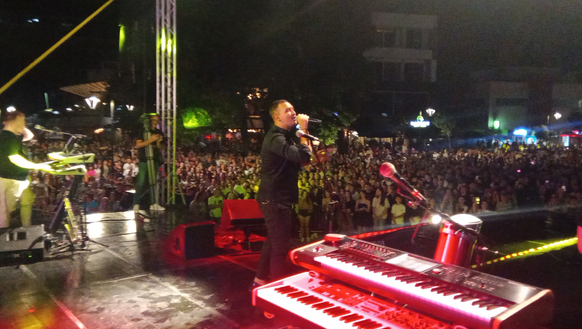 Kafana na Trgu usred leta: Uroš Živković napravio haos u Leskovcu (VIDEO) 6 IMG 20240829 224622