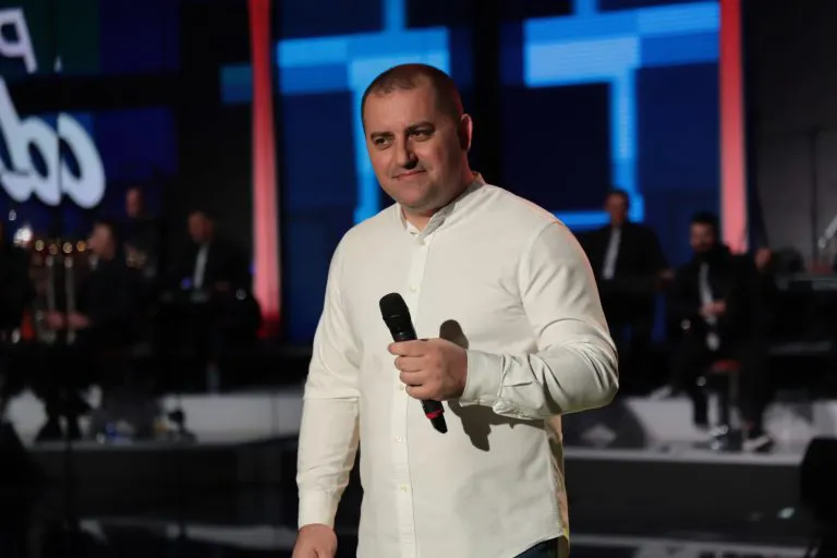 Ovo je jedini pevač osim Šabana Šaulića koji je krunisan za kralja narodne muzike, plakao je kao kiša 8 ROKI PZD SNIMANJE 02032023 FOTO FILIP 1 768x512 1