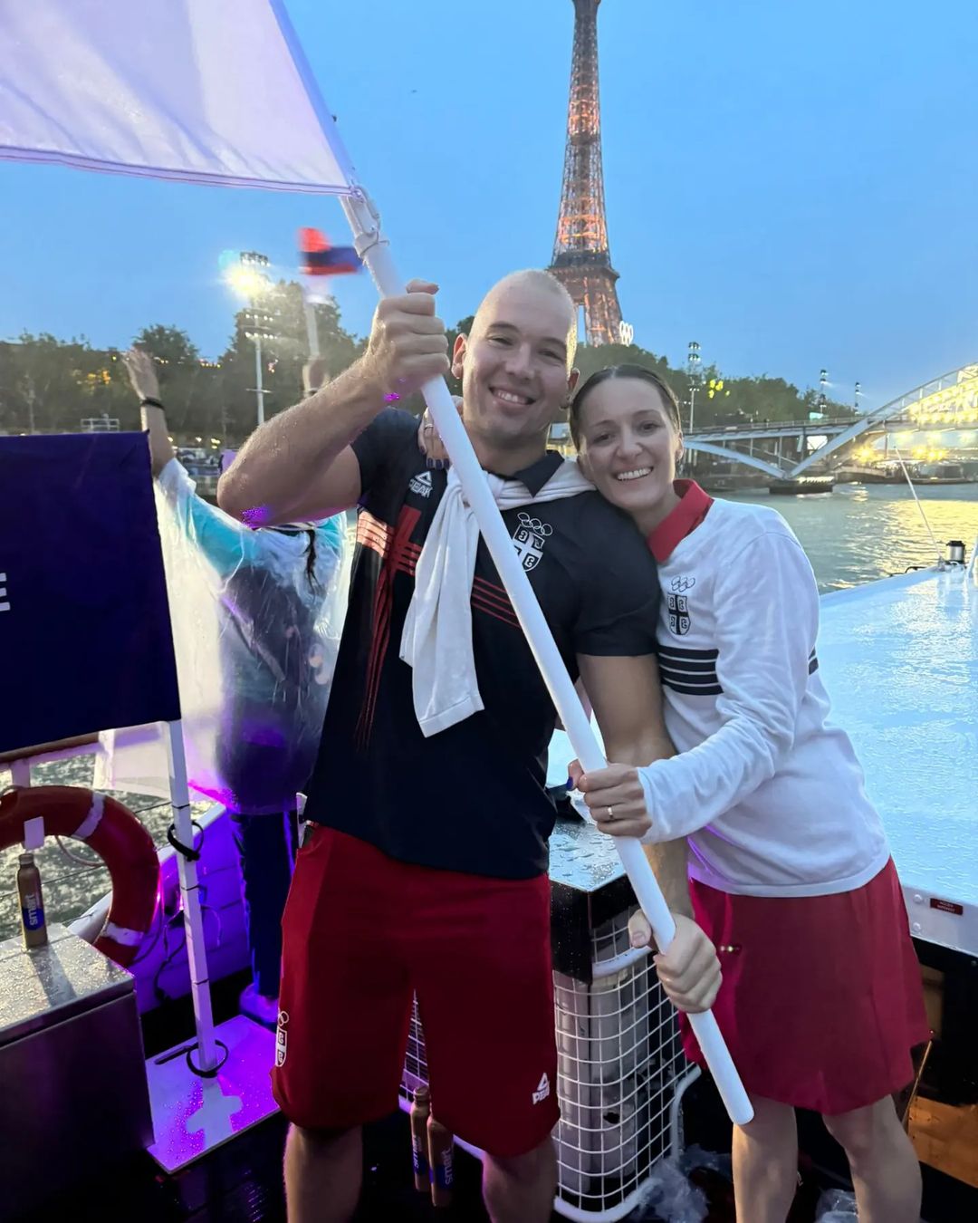 Dušan Mandić se bori za zlato na Olimpijadi, a supruga mu je najveća podrška: Ona je osvojila srce našeg vaterpoliste (FOTO) 5 SRBIJA