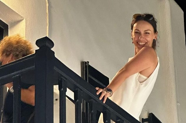 Sloboda Mićalović u miniću pokazala prezgodne noge: Glumica bez trunke šminke uživa na Mikonosu (FOTO) 6 Untitled 35