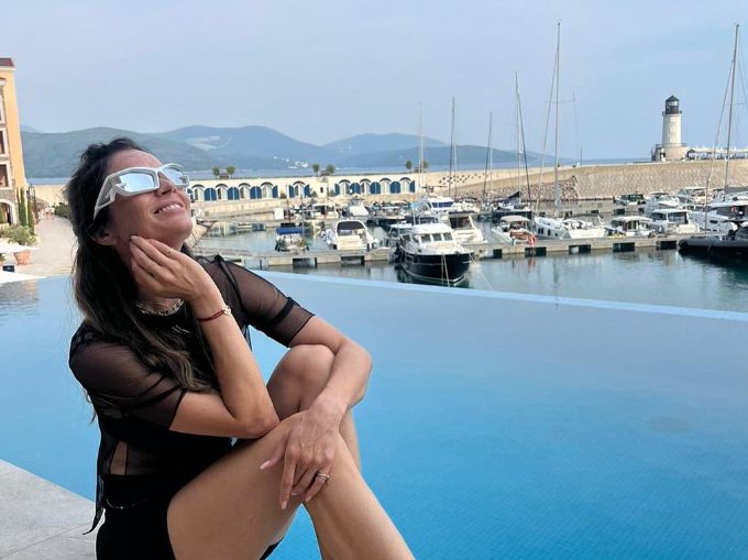 Skinula se Marija Karan: Glumica fotkama sa mora zapalila društvene mreže, ovako izgleda u provokativnom kupaćem 5 Untitled 49
