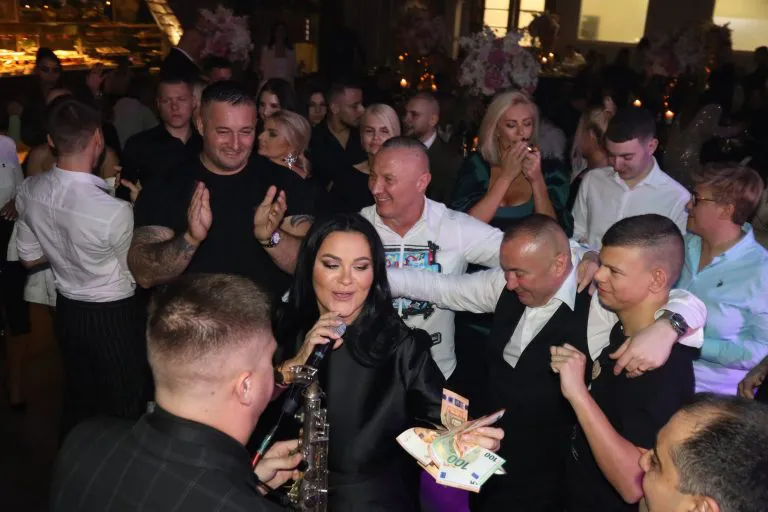 Vadi kume keš, nema noćas 'oš - 'neš: Ko su kraljevi bakšiša i koliko uzimaju za veče? (VIDEO) 5 kraljevi baksisa