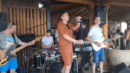 Sreli smo Mahira Mulalića u Crnoj Gori, pevač priznao da je zaljubljen: "Letovali smo zajedno" 5 mahzzuu