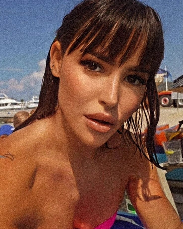 Da li je ikad bila zgodnija? Aleksandra Mladenović pozirala u tanga kupaćem (FOTO) 5 aleksandra maldenović