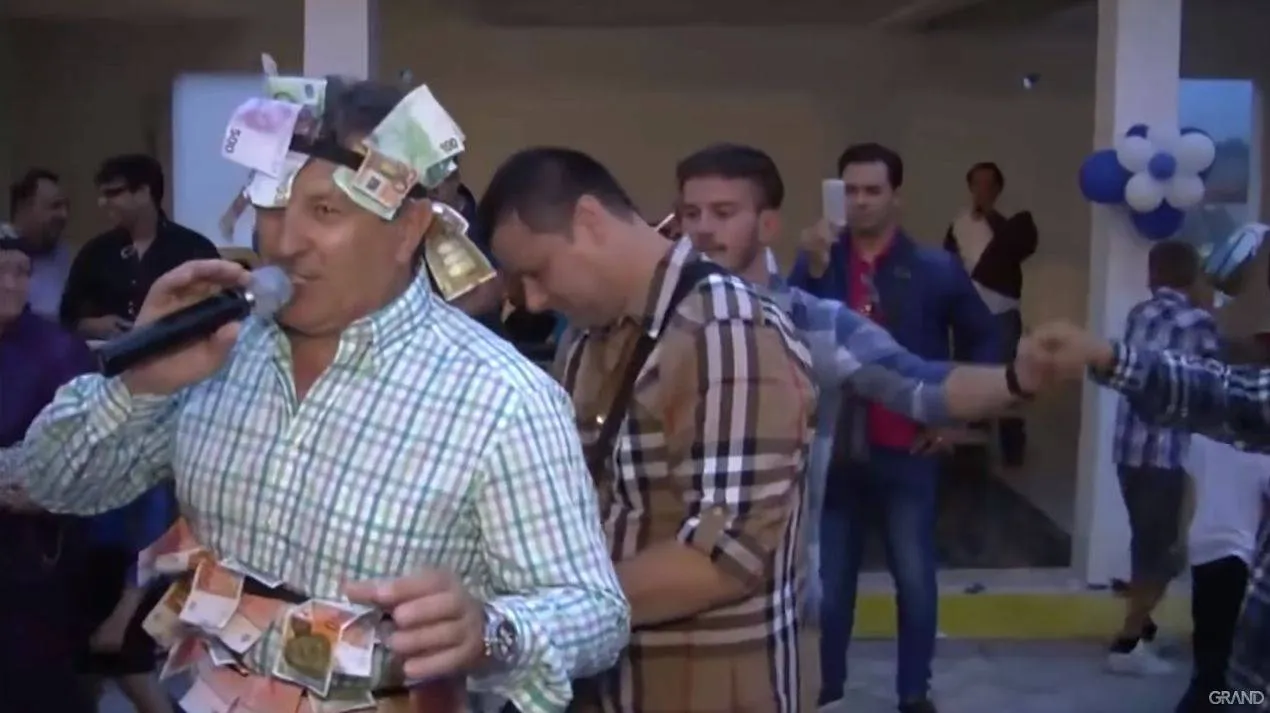 Vadi kume keš, nema noćas 'oš - 'neš: Ko su kraljevi bakšiša i koliko uzimaju za veče? (VIDEO) 6 serif