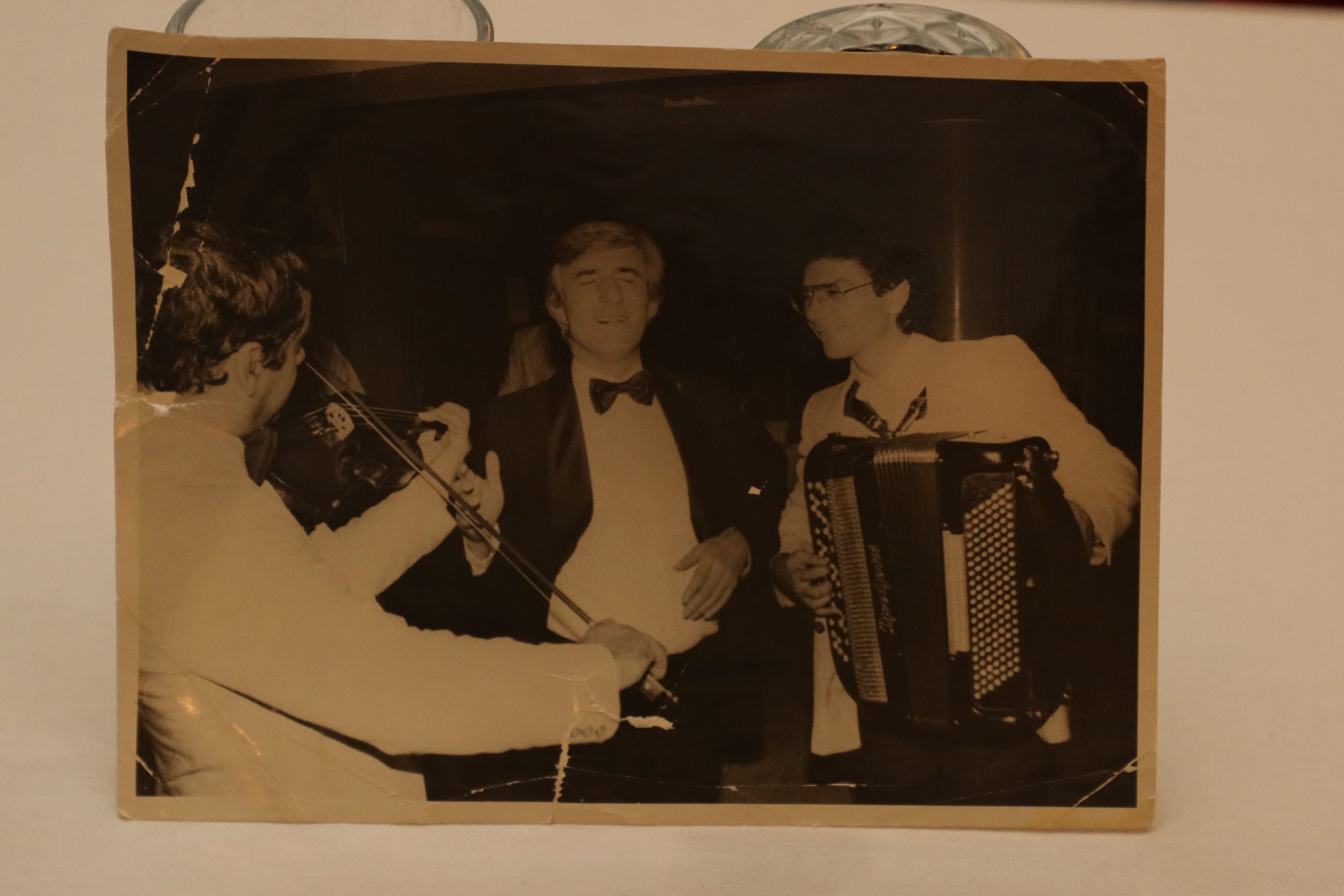 Promovisana knjiga o Tomi Zdravkoviću na mestu gde je održao poslednji koncert: "Mnogih ljudi sa tog događaja nema među nama" 8 0A0A0159