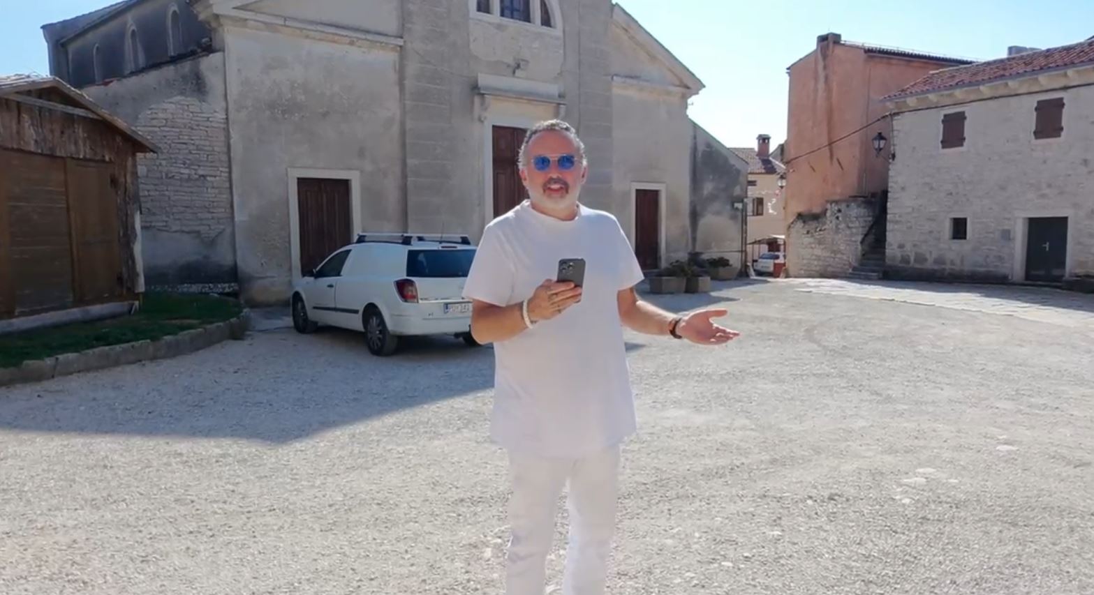 Toni Cetinski rasprodao prvi koncert u Beogradu, zakazan i drugi: "Slavim 35 godina karijere, rodjendan i ljubav" VIDEO 7 Capture 20