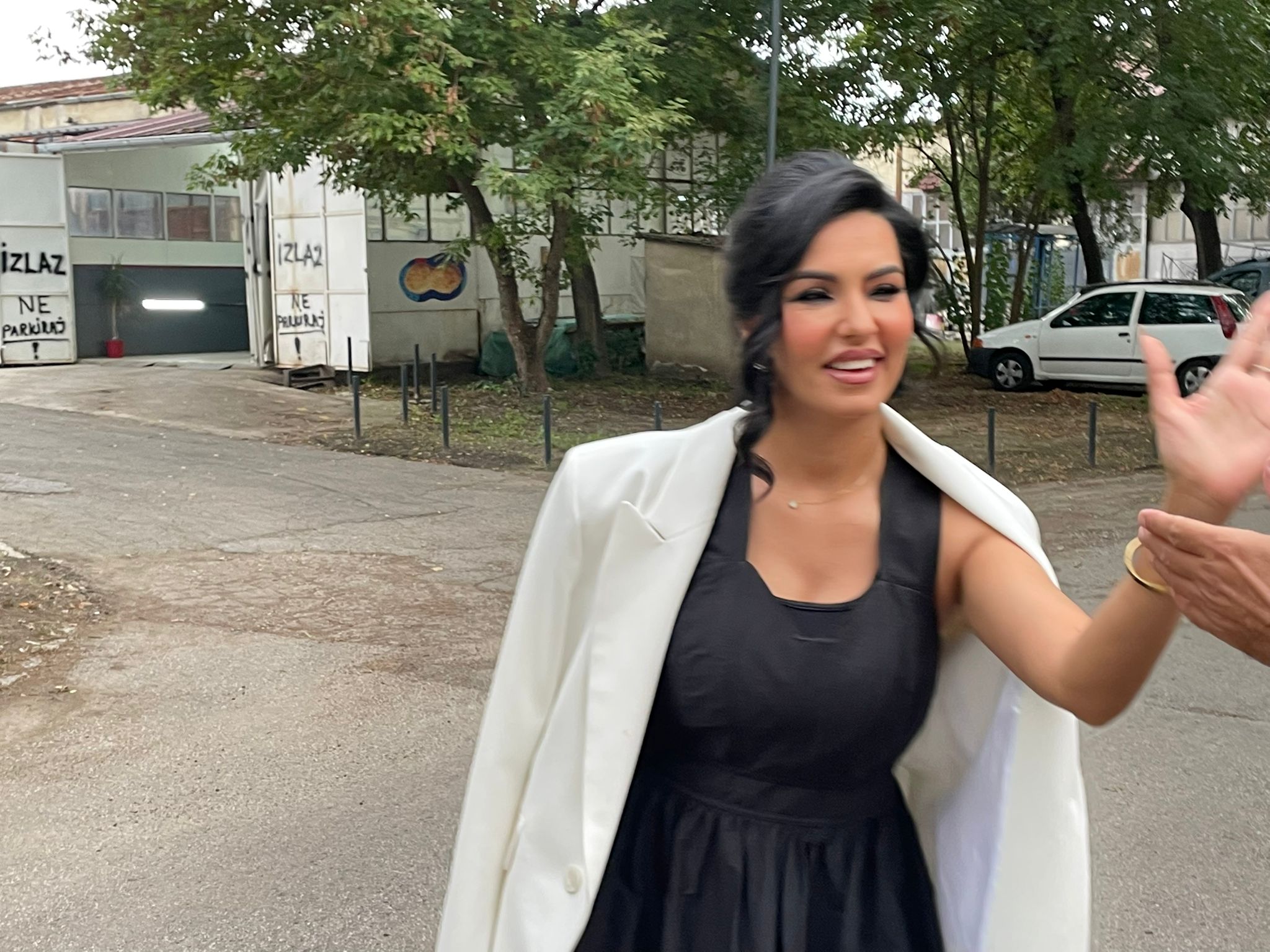 Tanja Savić stigla sa dečkom u Grand, pogledajte šta rade kad misle da ih kamere ne snimaju (VIDEO) 7 tanja savić