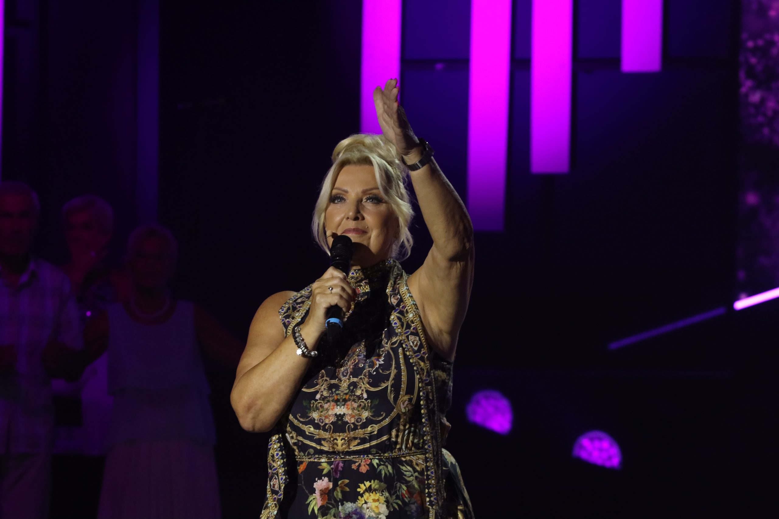 Snežana Đurišić zapevala najveći hit, pa mikrofon prosledila publici: "Bravo za gimnazijalke" VIDEO 6 SNEZANA DJURISIC NNK SNIMANJE 05092024 FOTO MUNJA 30