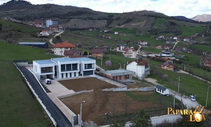Luksuzna vila s pogledom na ceo grad: Pevačica izgradila kuću na vrhu Novog Pazara 6 amina jahovic kuca