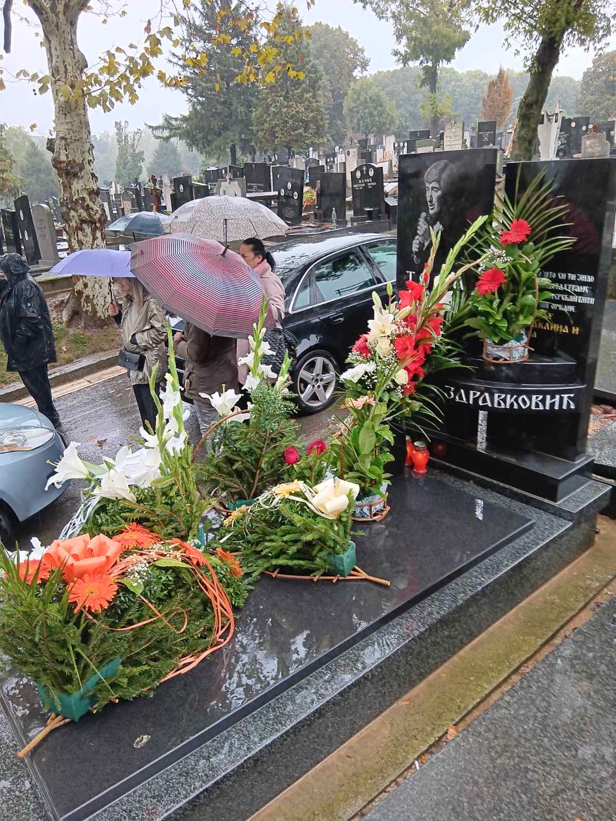 Udovica Tome Zdravkovića neutešna na pomenu pevaču: 33 godine od smrti najvećeg boema 7 image 123650291 1 1