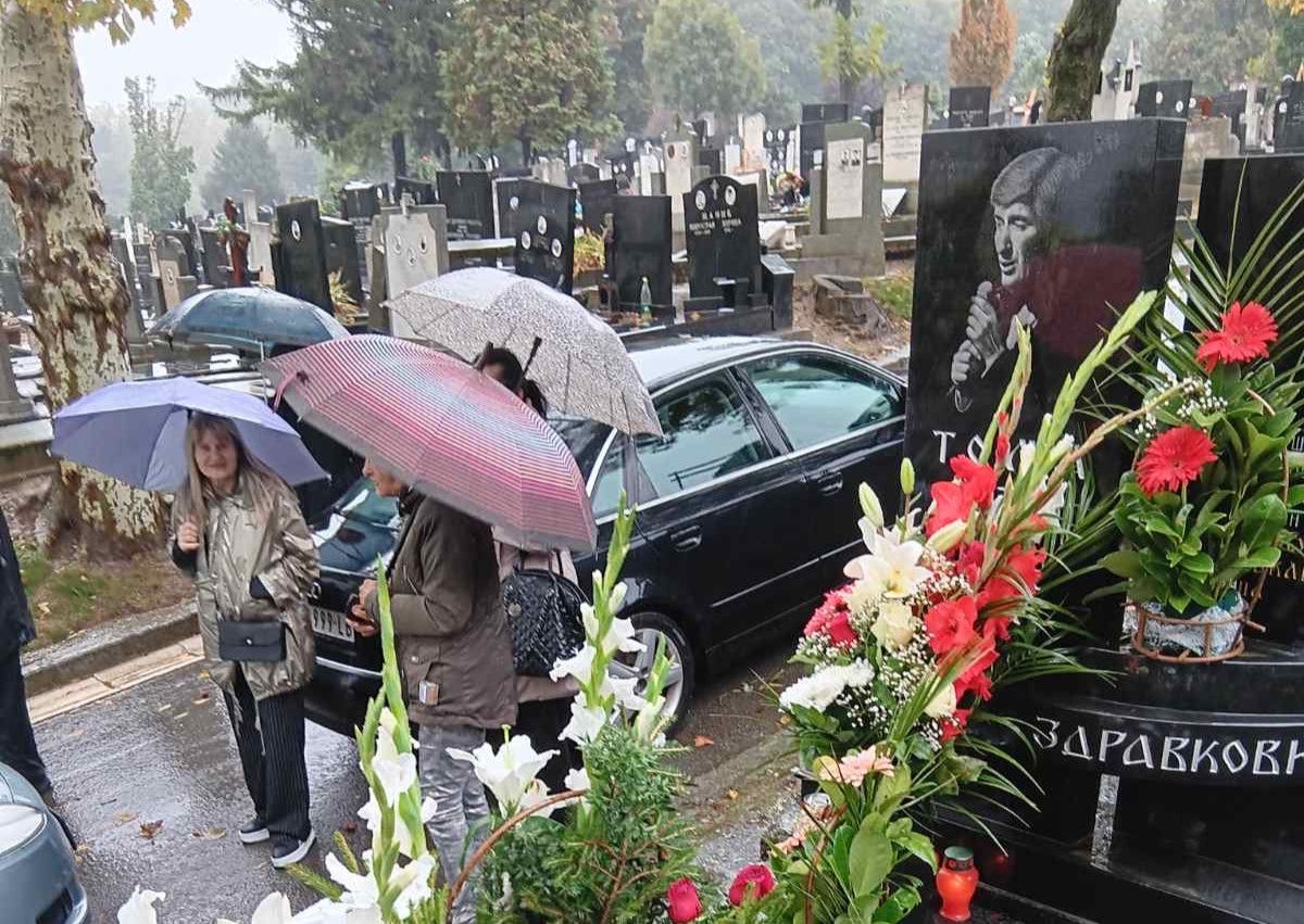 Udovica Tome Zdravkovića neutešna na pomenu pevaču: 33 godine od smrti najvećeg boema 5 image 123650291 1