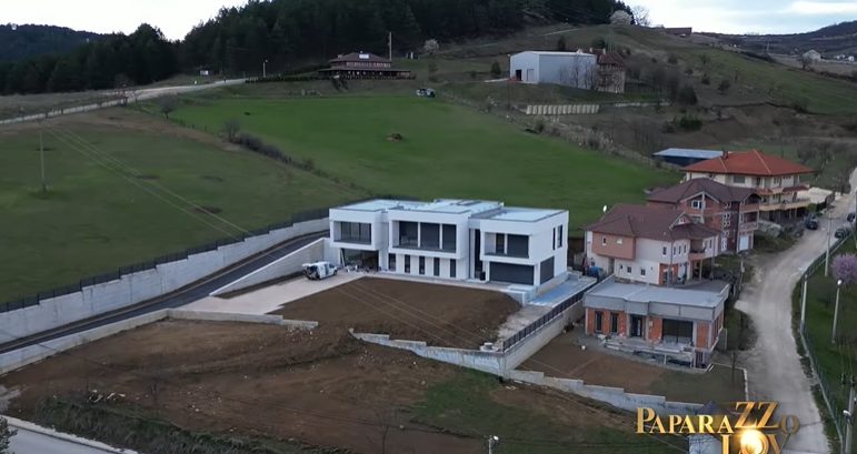 Luksuzna vila s pogledom na ceo grad: Pevačica izgradila kuću na vrhu Novog Pazara 7 kuca emina