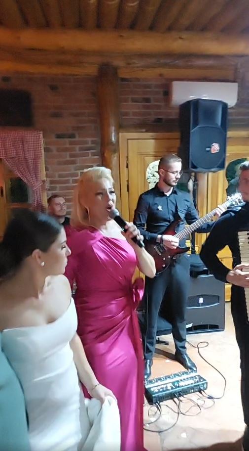 Sabina Kasumović udala ćerku: Pogledajte kako je izgledalo gala slavlje u Tuzli (VIDEO) 6 sabina kasumović udala ćerku