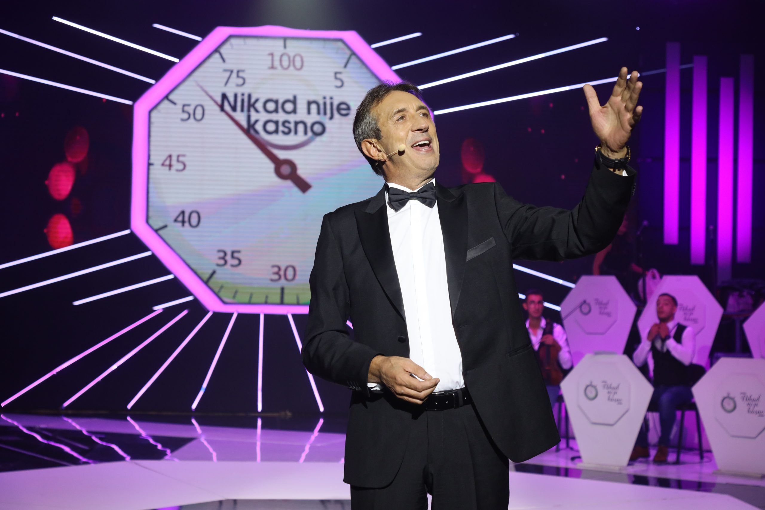Žika Jakšić i Dragana Katić đuskali na setu kao nikad do sad: Vodimo vas na snimanje "Nikad nije kasno" VIDEO 8 zika jaksic snimanje nikad nije kasno