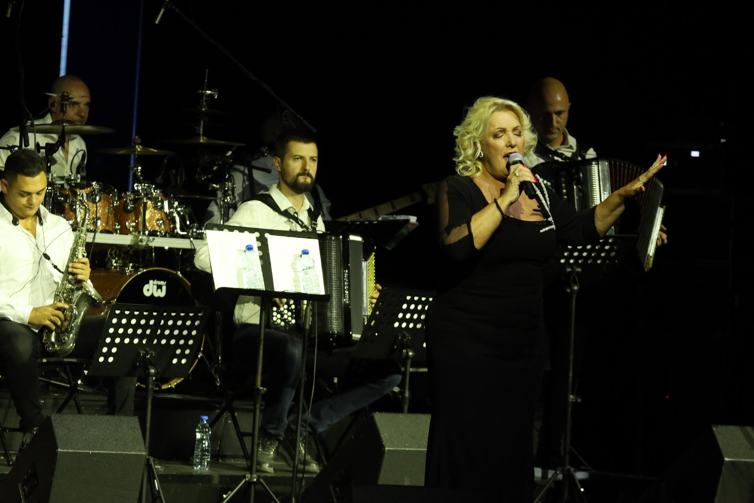 Počeo drugi koncert Snežane Đurišić, legenda narodne muzike dočekana kao kraljica u Beogradu VIDEO 6 0A0A0250