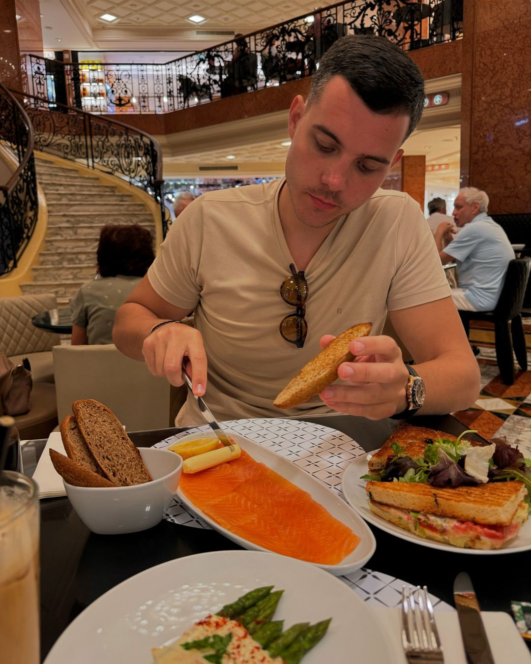 Viktor Živojinović smršao više od 50 kilograma, Brena propatila zbog njegovog izgleda: "Plakala sam" 5 452160002 1015320806868594 8893442446215830238 n