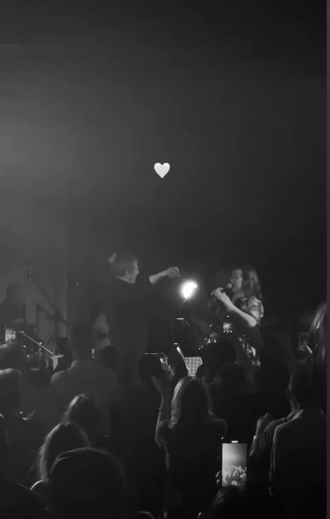 Enes Begović iznenadio Anu Bekutu, pevačica ostala bez reči: "Nikad niko kao ti" VIDEO 6 Capture 36