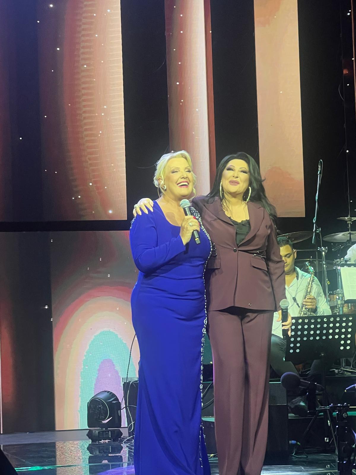 Scena za istoriju: Dragana Mirković zapevala sa Snežanom Đurišić, nastao delirijum u prepunoj sali (VIDEO) 5 WhatsApp Image 2024 10 14 at 22.17.02