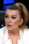 Viki Miljković u topiću i sakou koji košta kao prosečan srpski auto (VIDEO) 5 ikiii