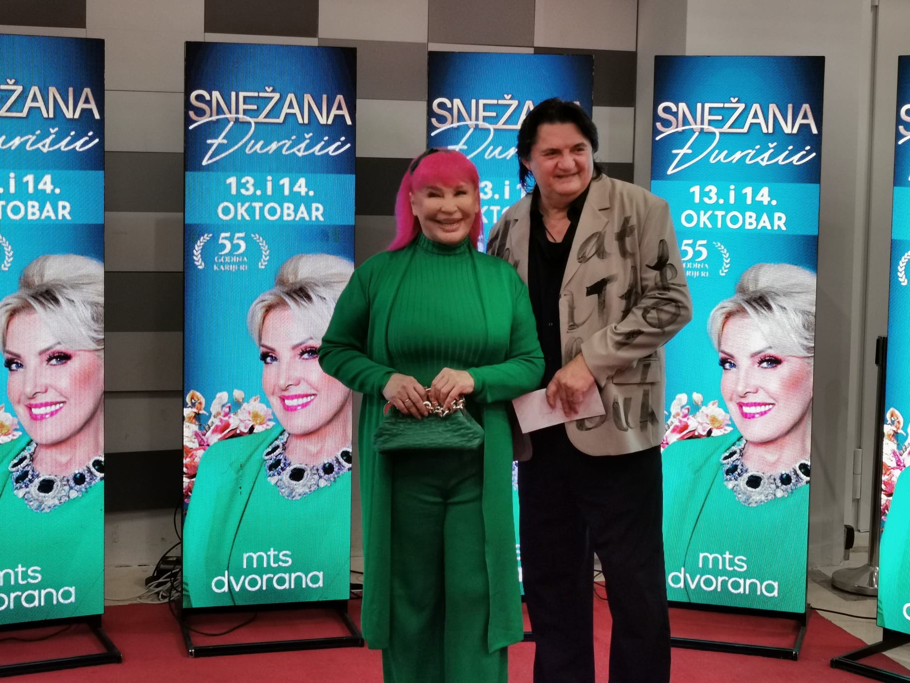 Cela estrada došla da podrži Snežanu Đurišić: Velika imena stigla na koncert, tu su i kolege iz žirija "Zvezda Granda" VIDEO 4 image00010