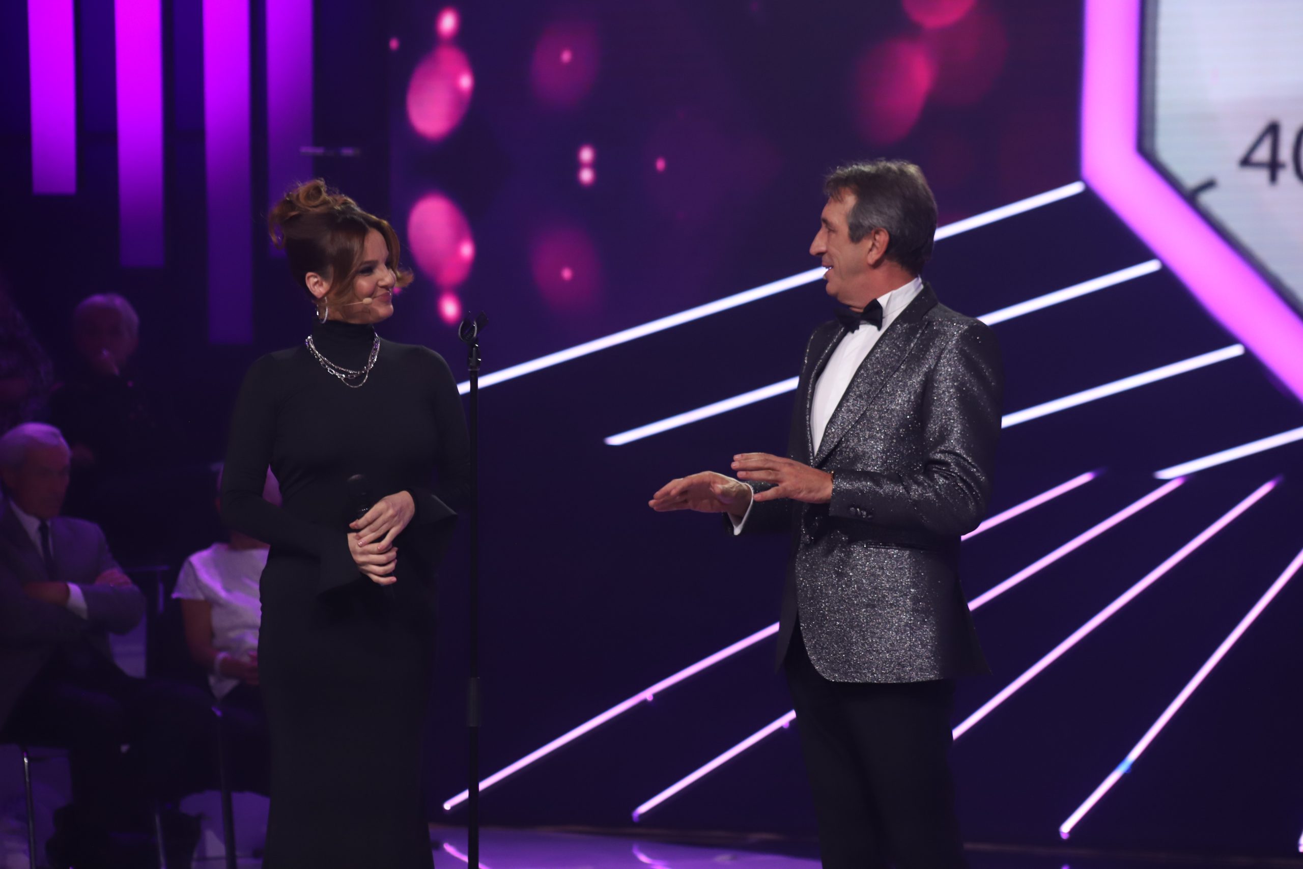 Slavica Ćukteraš prvi put u "Nikad nije kasno": Zbog haljine koju je obukla popadale vilice u studiju VIDEO 8 slavica cukteras 4