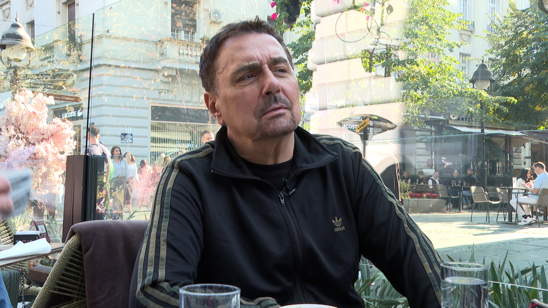 Dragan Kojić Keba bežao od kuće u kafanu: Pevač dugo krio od roditelja da peva, a evo kako ga je otac uhvatio VIDEO 5 413 6526 01.00 12 23 04.Still005