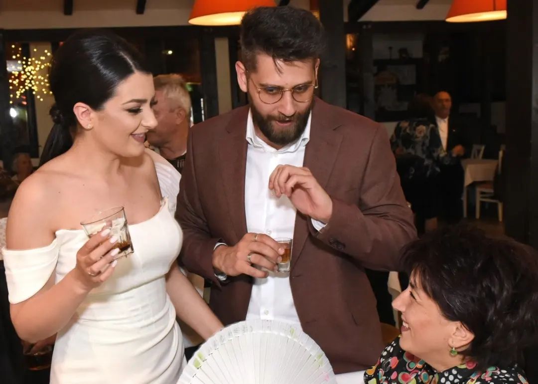 Ko je muž Danice Krstić? Ovo je zgodni doktor u koga se pevačica zaljubila na prvi pogled 8 A evo napokon i malo mog privatnog zivota na drustvenim mrezama Kome nije bilo jasno nisam se jos uvek udala samo smo proslavljali veridbu engaged engagement familytime veridba love ljubav partyPHOTO