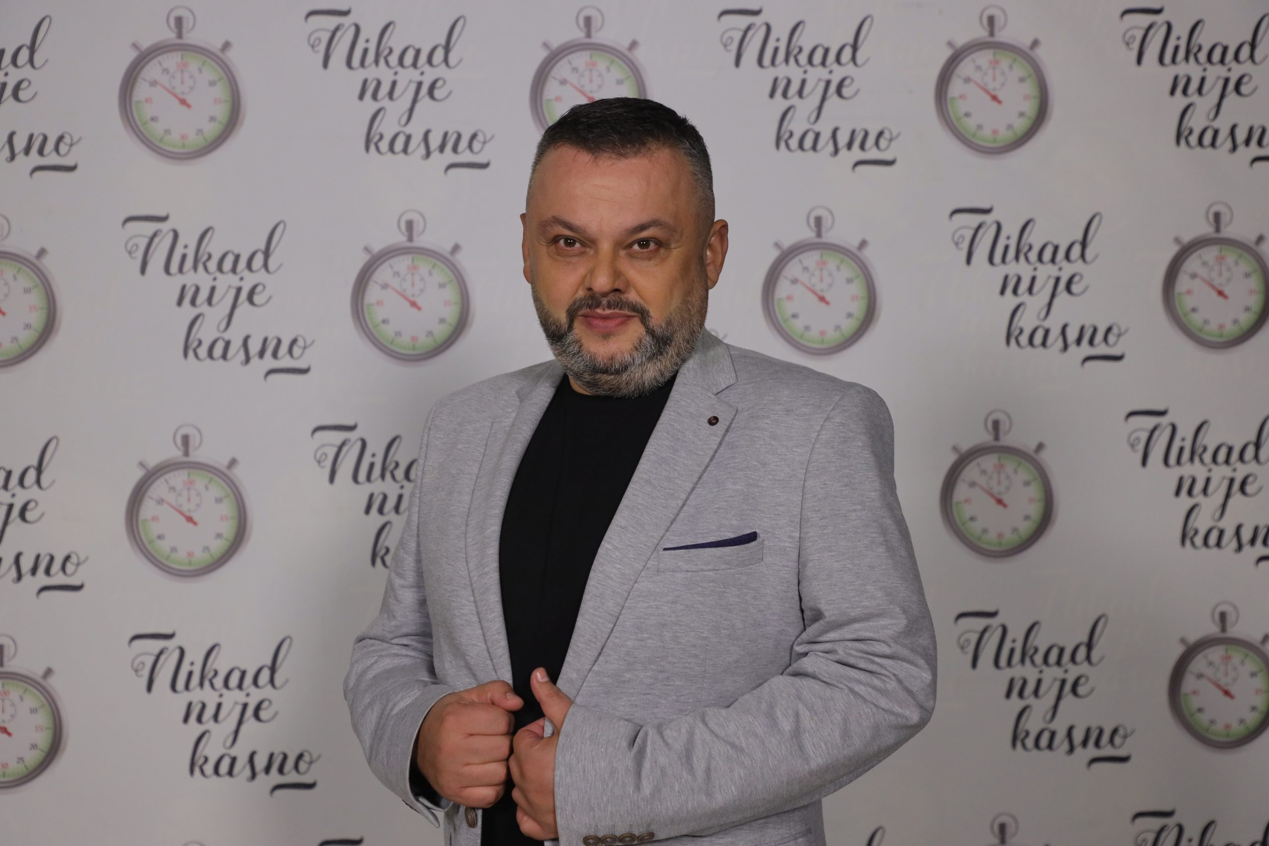 Od svetski poznatog muzičara, do glumaca: Evo ko sve večeras nastupa u "Nikad nije kasno" 16 IGOR MILJKOVIC 45 GOD. ALEKSINAC 11