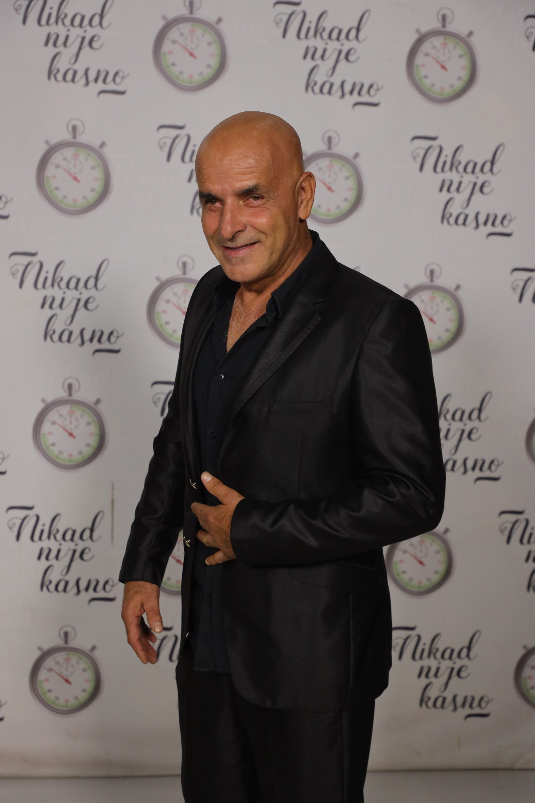 Nisvet Jusić ispunio svoju želju nakon 30 godina, a jedan pevač promenio mu je život: "Nešto se nije dalo" VIDEO 6 NISVET JUSIC NISKI 55 GOD. PULA 4