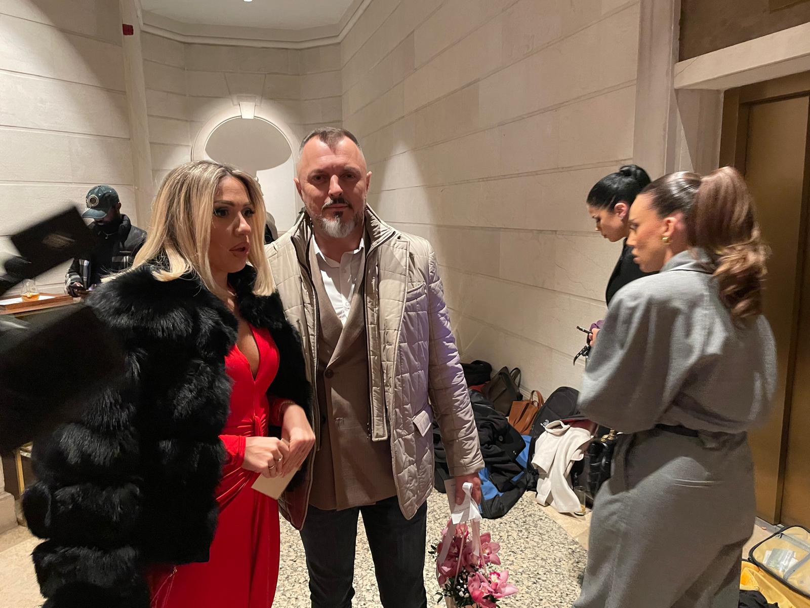 Supruga Nenada Manojlović ponovo u javnosti: Ovo je lepa Jelena koja je ukrala pevačevo srce (FOTO) 7 nenad manojlovic zena