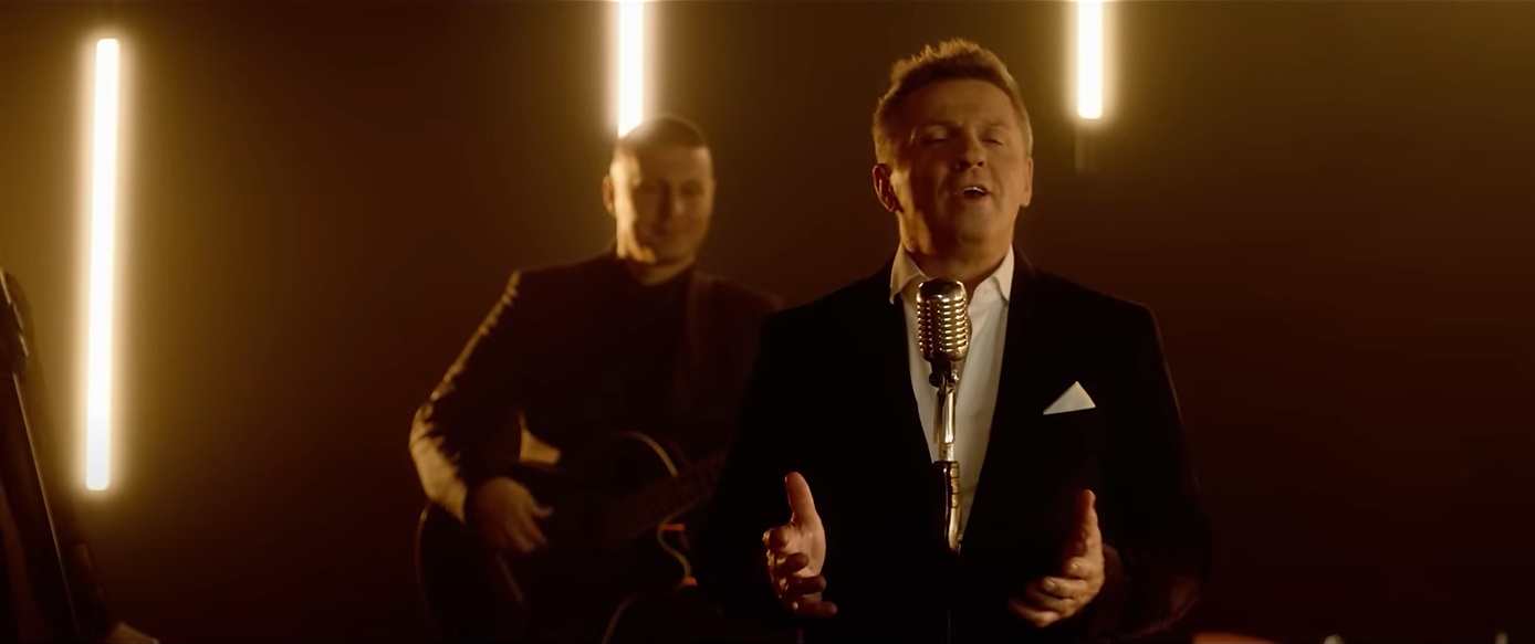 Nihad Alibegović oduševio fanove, komentari pljušte s razlogom: "Ozbiljan frajer, a tek kako peva ubija!" VIDEO 9 nihad alibegovic 2