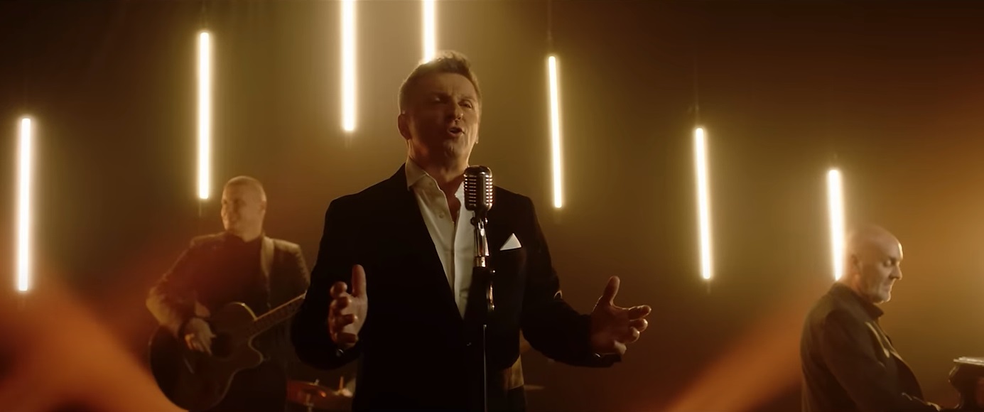 Nihad Alibegović oduševio fanove, komentari pljušte s razlogom: "Ozbiljan frajer, a tek kako peva ubija!" VIDEO 6 nihad alibegovic 5